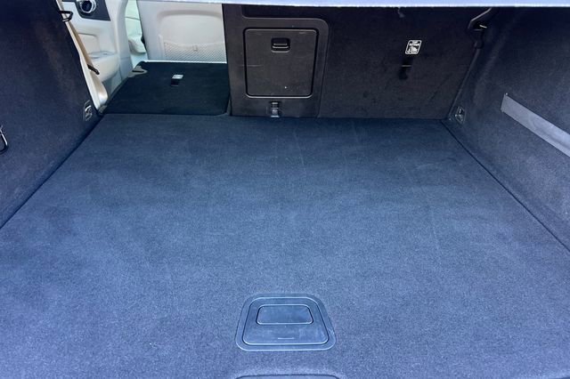 Used 2018 Volvo XC60 T6 Momentum w/ Convenience Package image 17