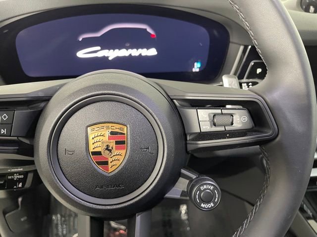 Used 2025 Porsche Cayenne image 39