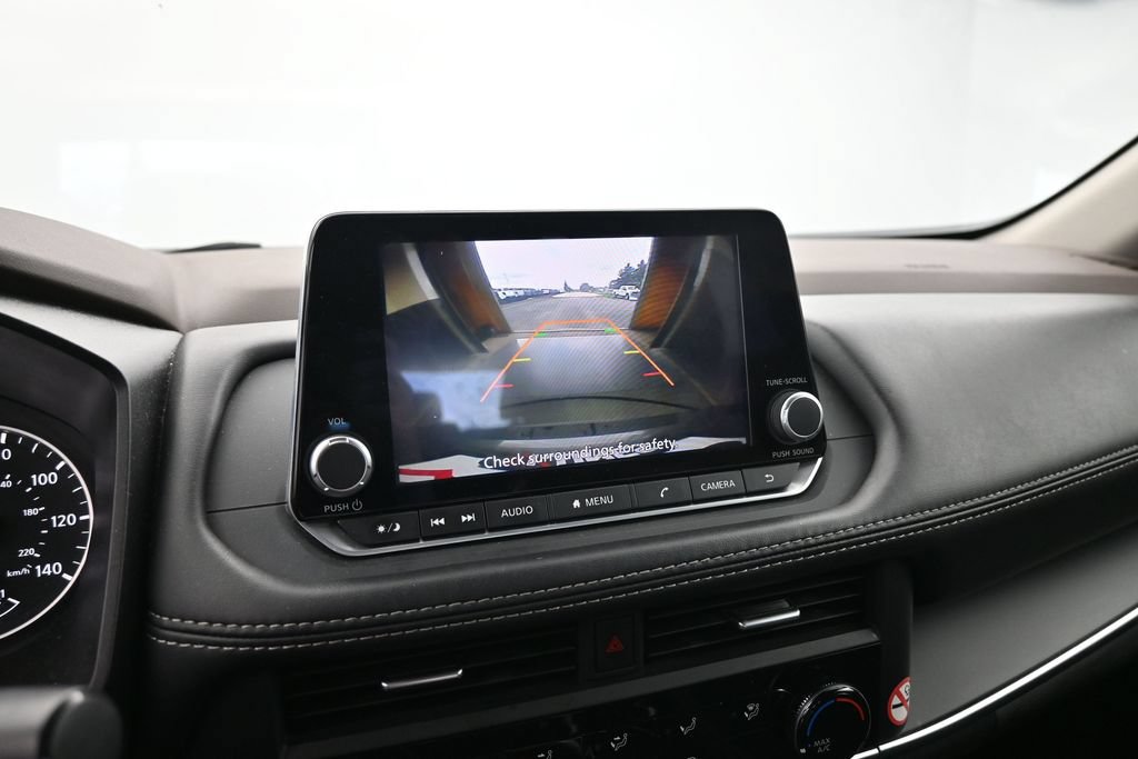 Used 2023 Nissan Rogue S AWD/4WD image 19