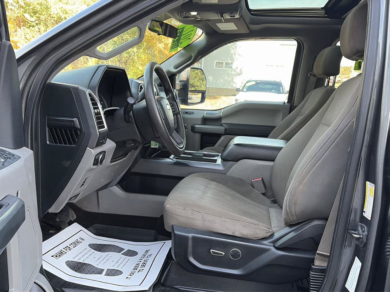 Used 2017 Ford F350 XLT w/ XLT Premium Package AWD/4WD image 9