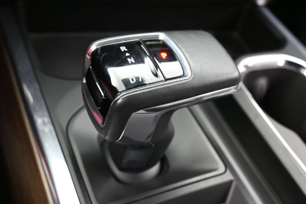 Used 2024 Chevrolet Silverado 1500 High Country w/ Technology Package AWD/4WD image 34