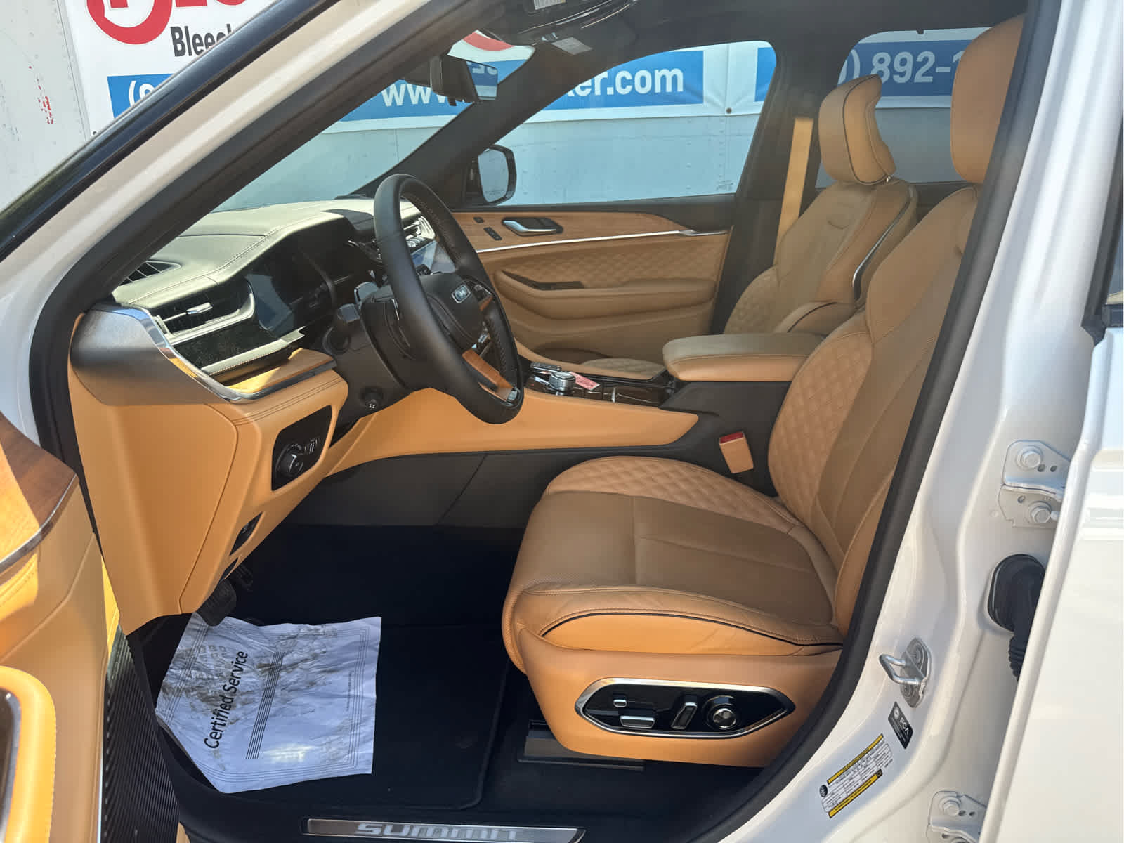 Used 2025 Jeep Grand Cherokee L Summit AWD/4WD image 26