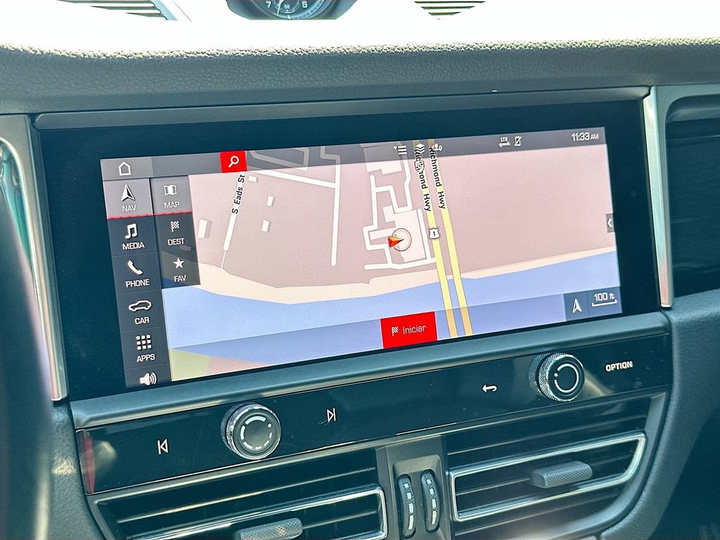 Certified 2023 Porsche Macan AWD/4WD image 16