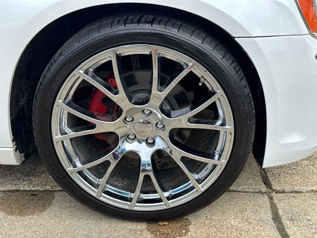Used 2011 Chrysler 300 C RWD image 32