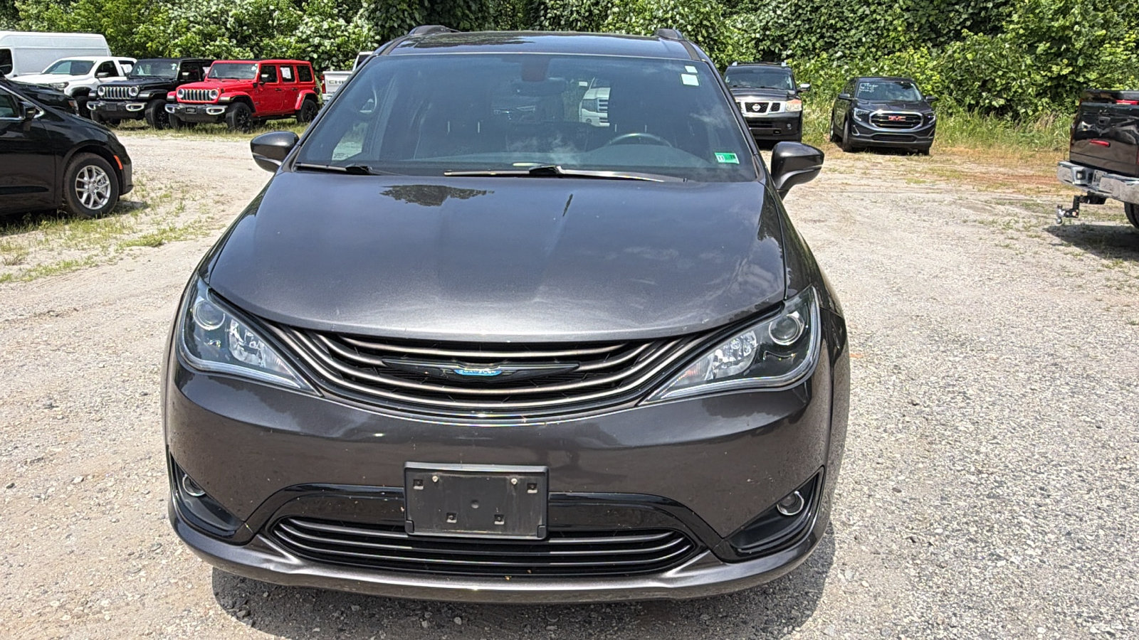 Used 2019 Chrysler Pacifica Limited w/ S Appearance Package FWD image 3