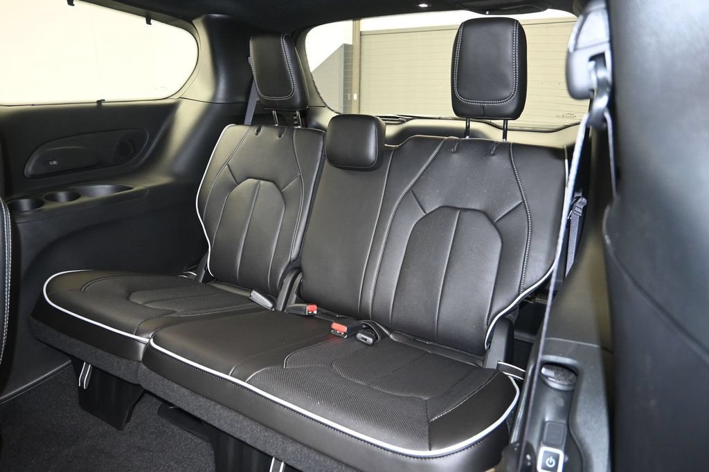 New 2027 Chrysler Pacifica Limited w/ Family Tech Group FWD image 25