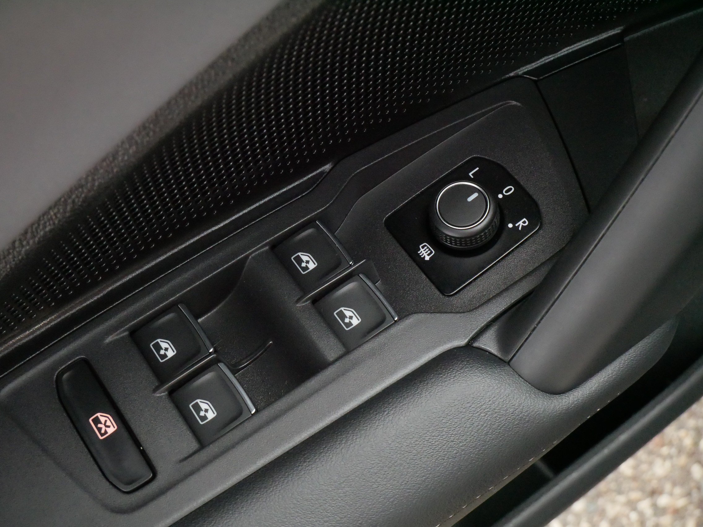 Certified 2025 Volkswagen Tiguan SE AWD/4WD image 19