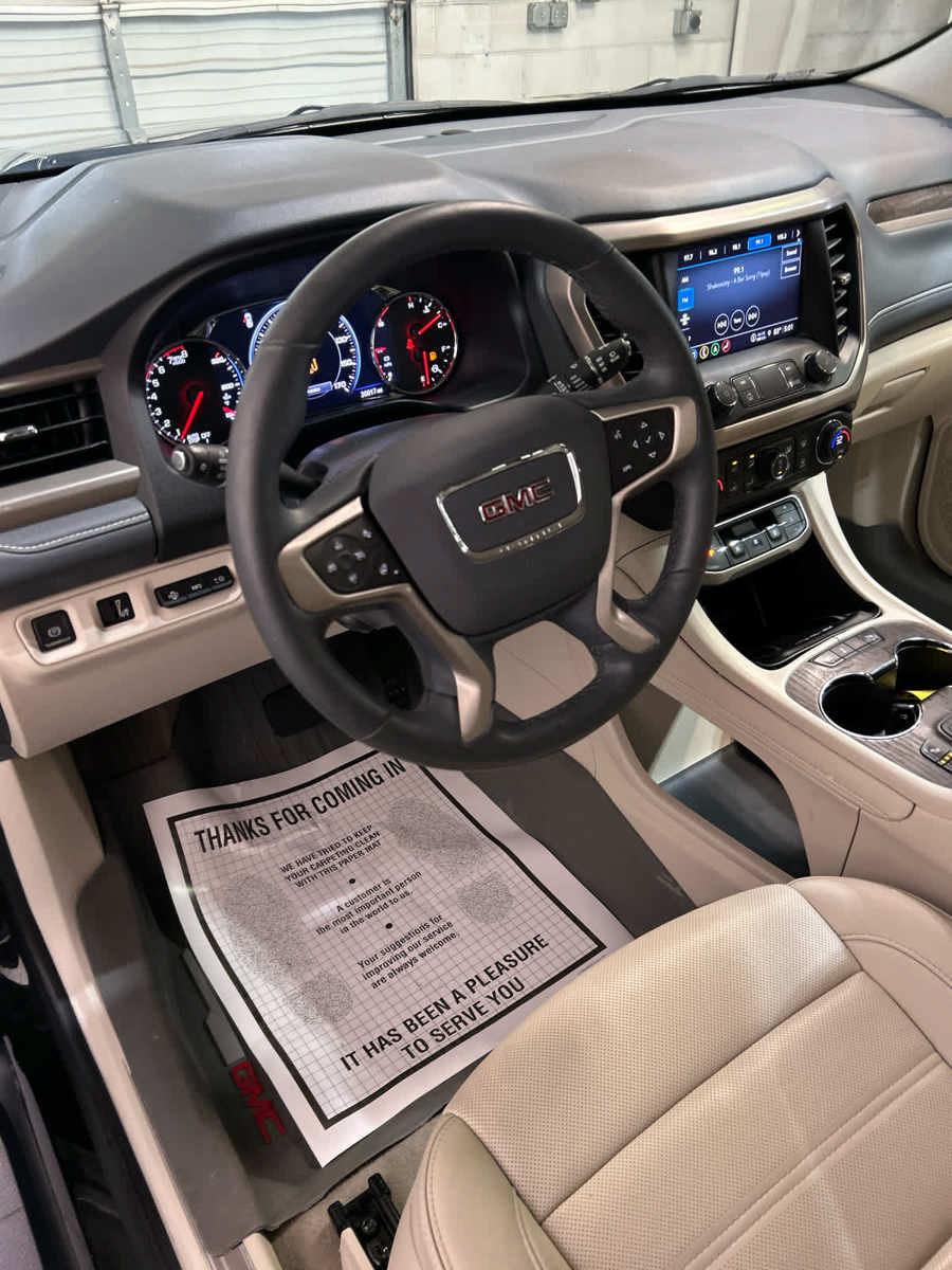 Used 2023 GMC Acadia Denali w/ Black Diamond Edition AWD/4WD image 9