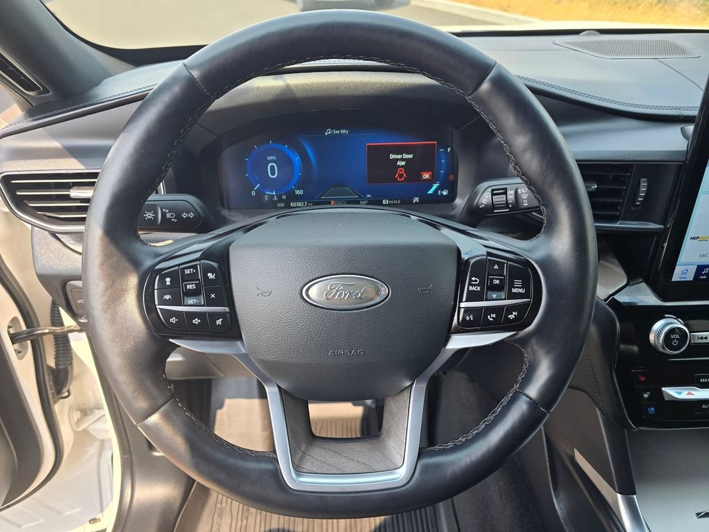 Used 2022 Ford Explorer Platinum w/ Equipment Group 601A AWD/4WD image 17