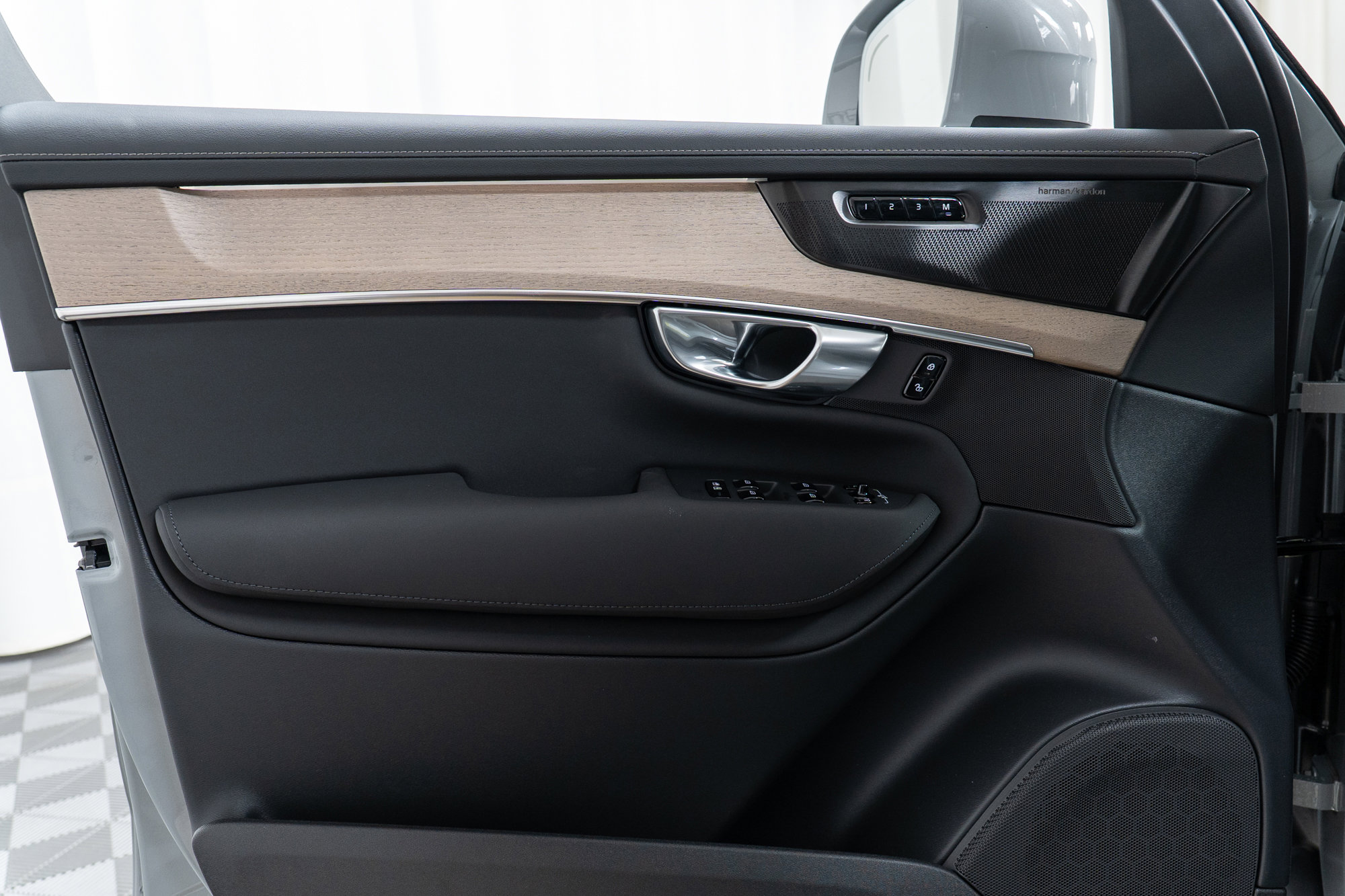 New 2026 Volvo XC90 B6 Plus w/ Protection Package Premier image 11