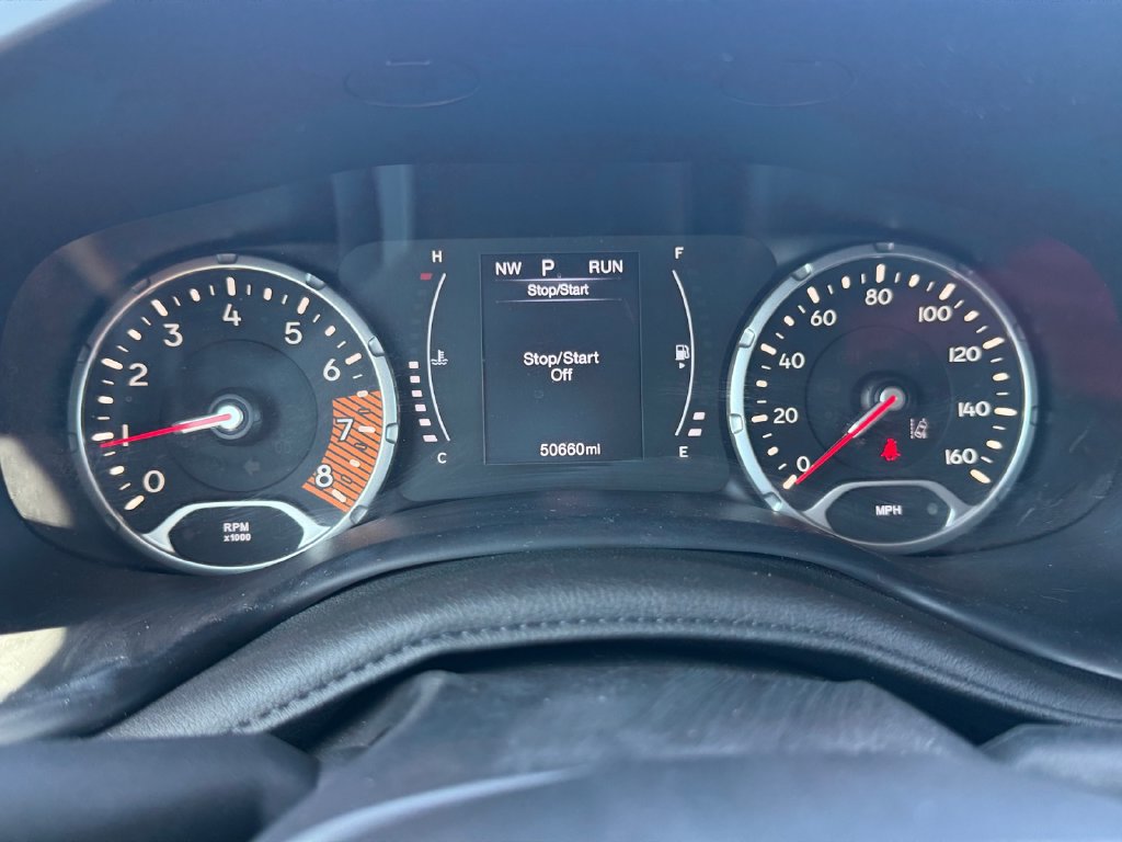 Used 2023 Jeep Renegade Latitude AWD/4WD image 31