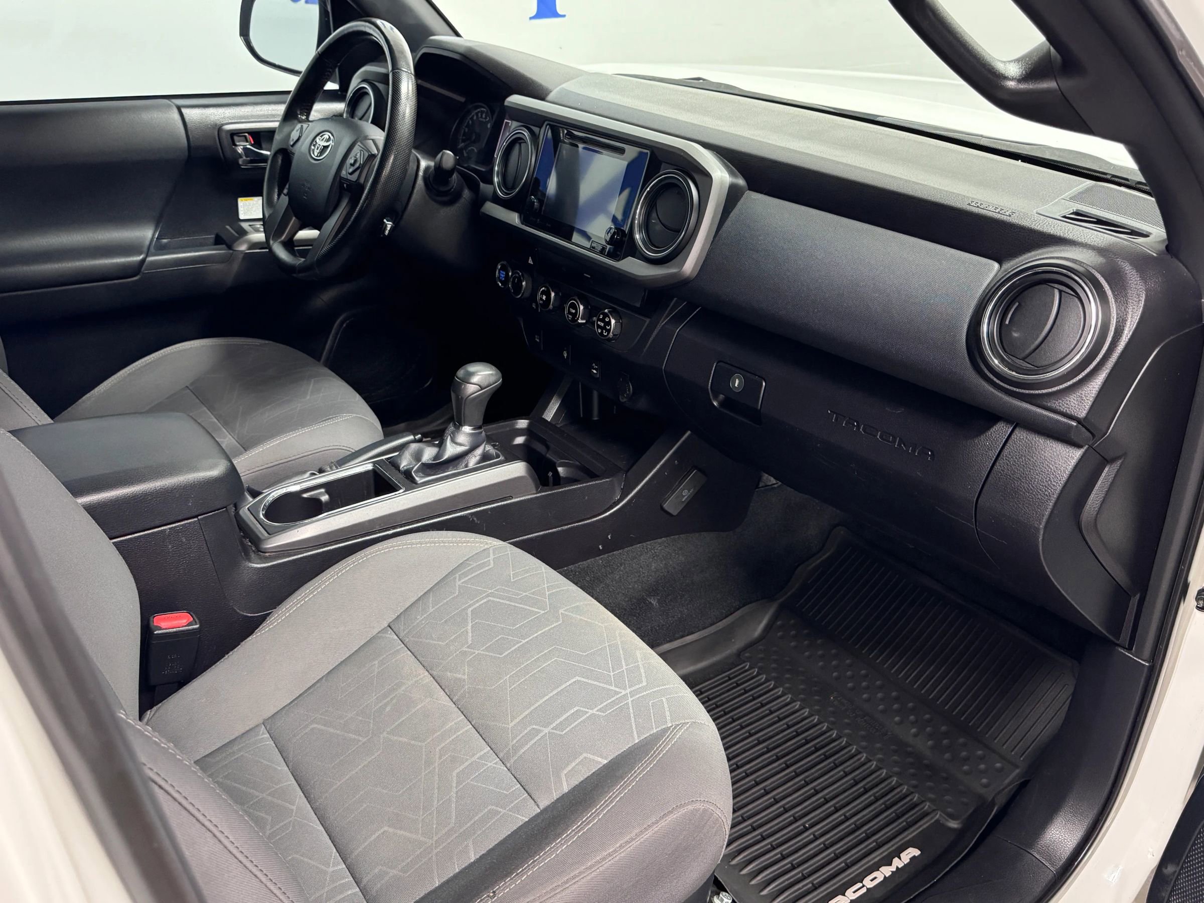 Used 2016 Toyota Tacoma TRD Off-Road w/ Towing Package AWD/4WD image 11