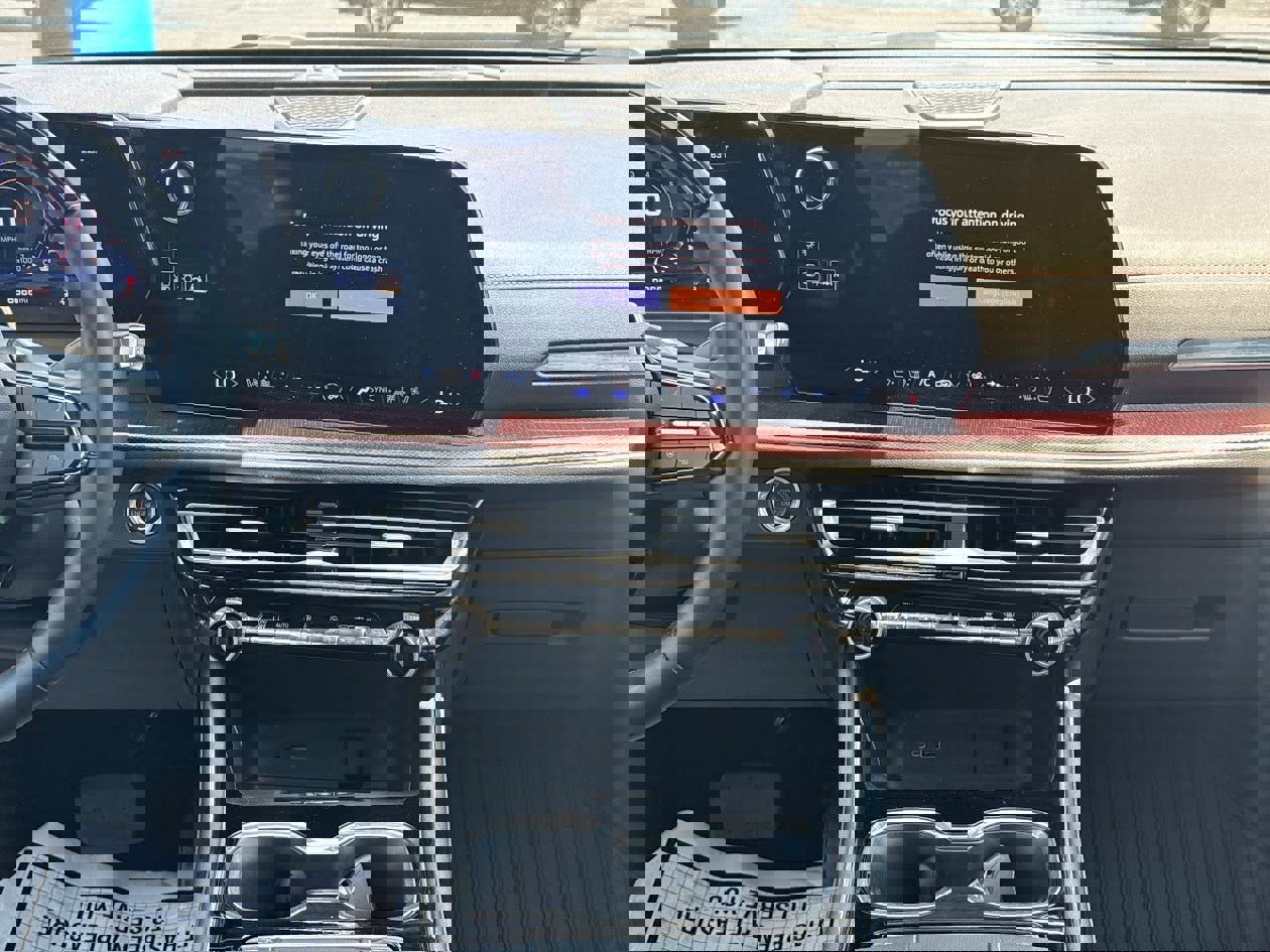 Used 2024 Chevrolet Traverse RS image 16