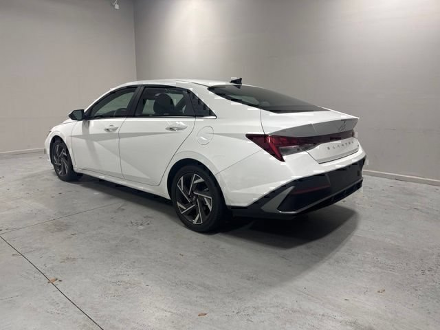 Certified 2025 Hyundai Elantra Limited FWD image 8