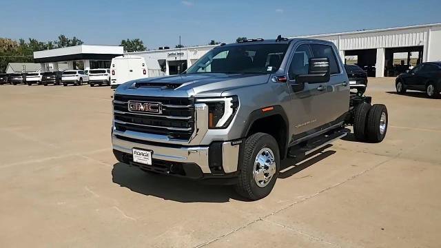 New 2026 GMC Sierra 3500 SLE w/ SLE Convenience Package image 4