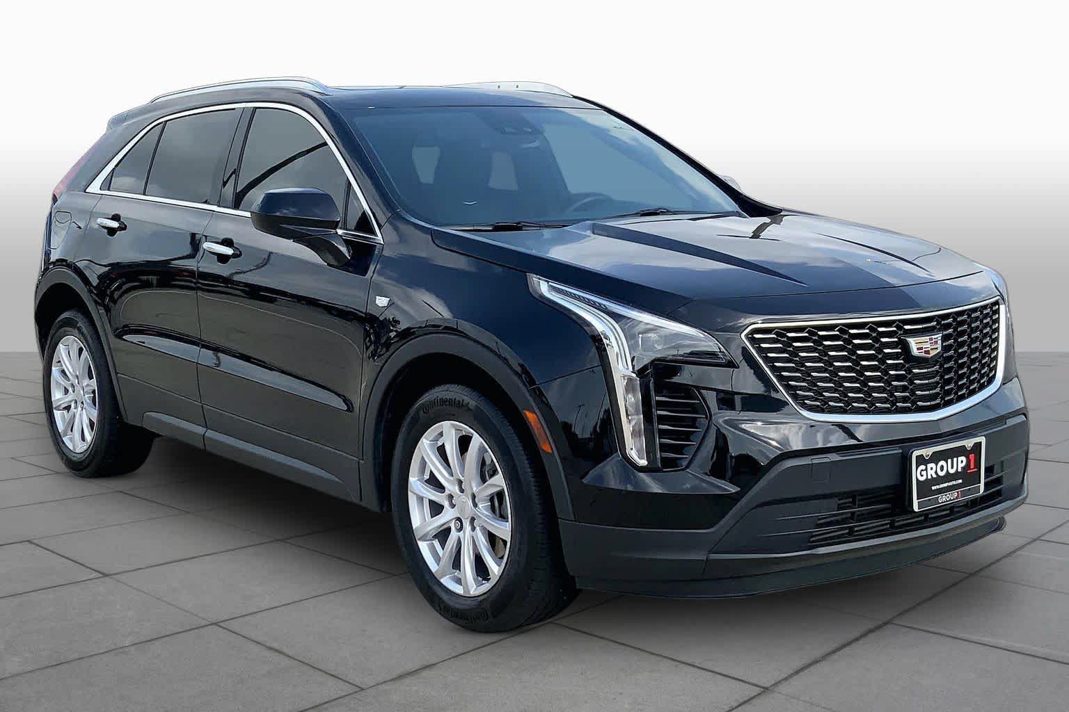 Used 2023 Cadillac XT4 Luxury w/ Cold Weather Package FWD image 4