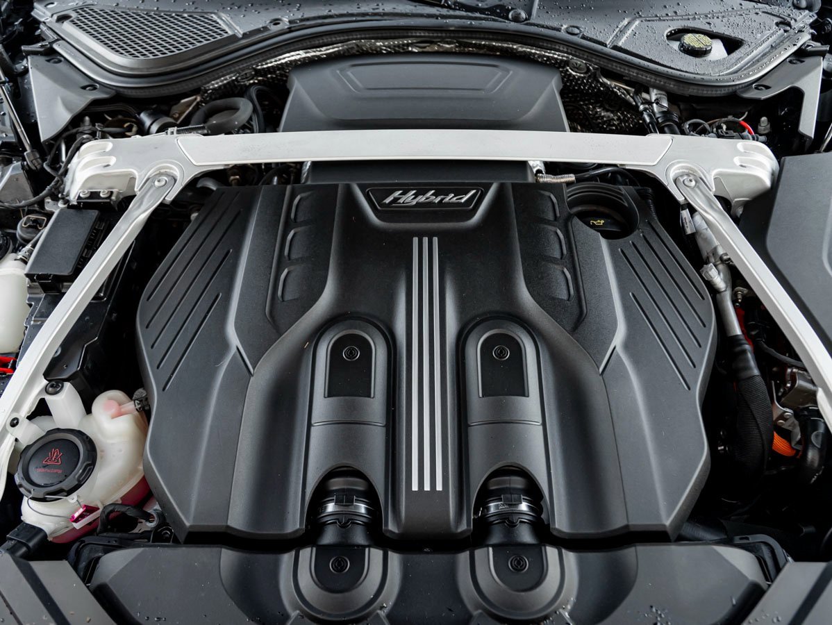 Used 2022 Bentley Flying Spur Plug-In Hybrid image 33