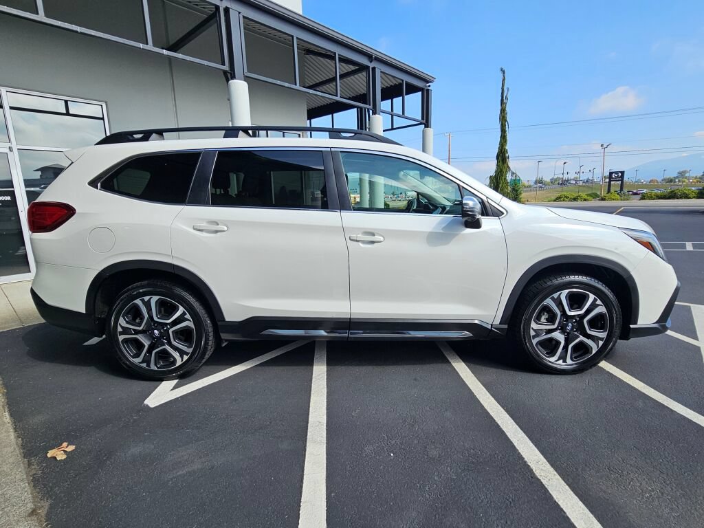 Used 2023 Subaru Ascent Limited w/ Technology Package AWD/4WD image 6