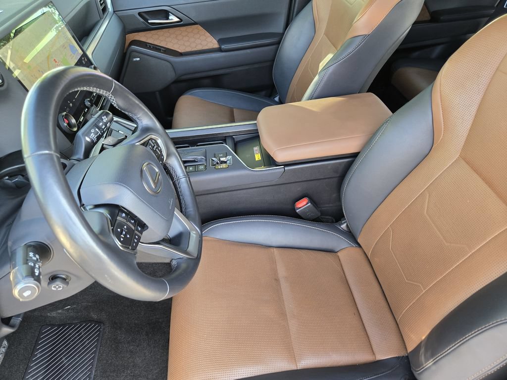 Used 2024 Lexus GX 550 w/ Cold Area Package AWD/4WD image 9