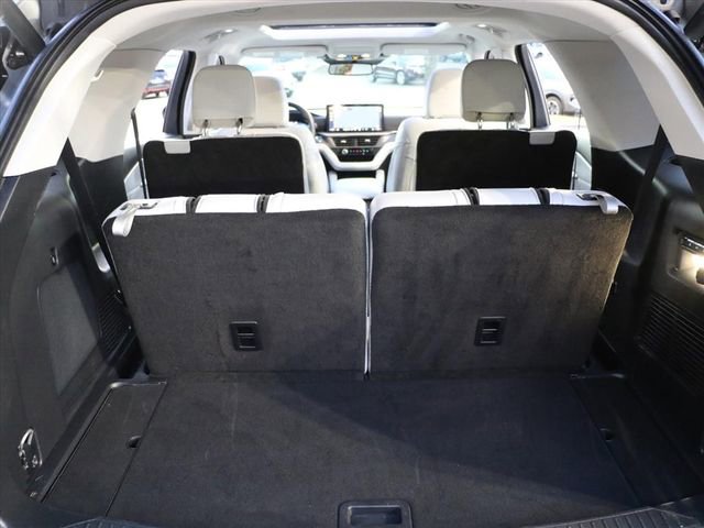 Used 2025 Ford Explorer Platinum w/ LUX Leather Package image 14