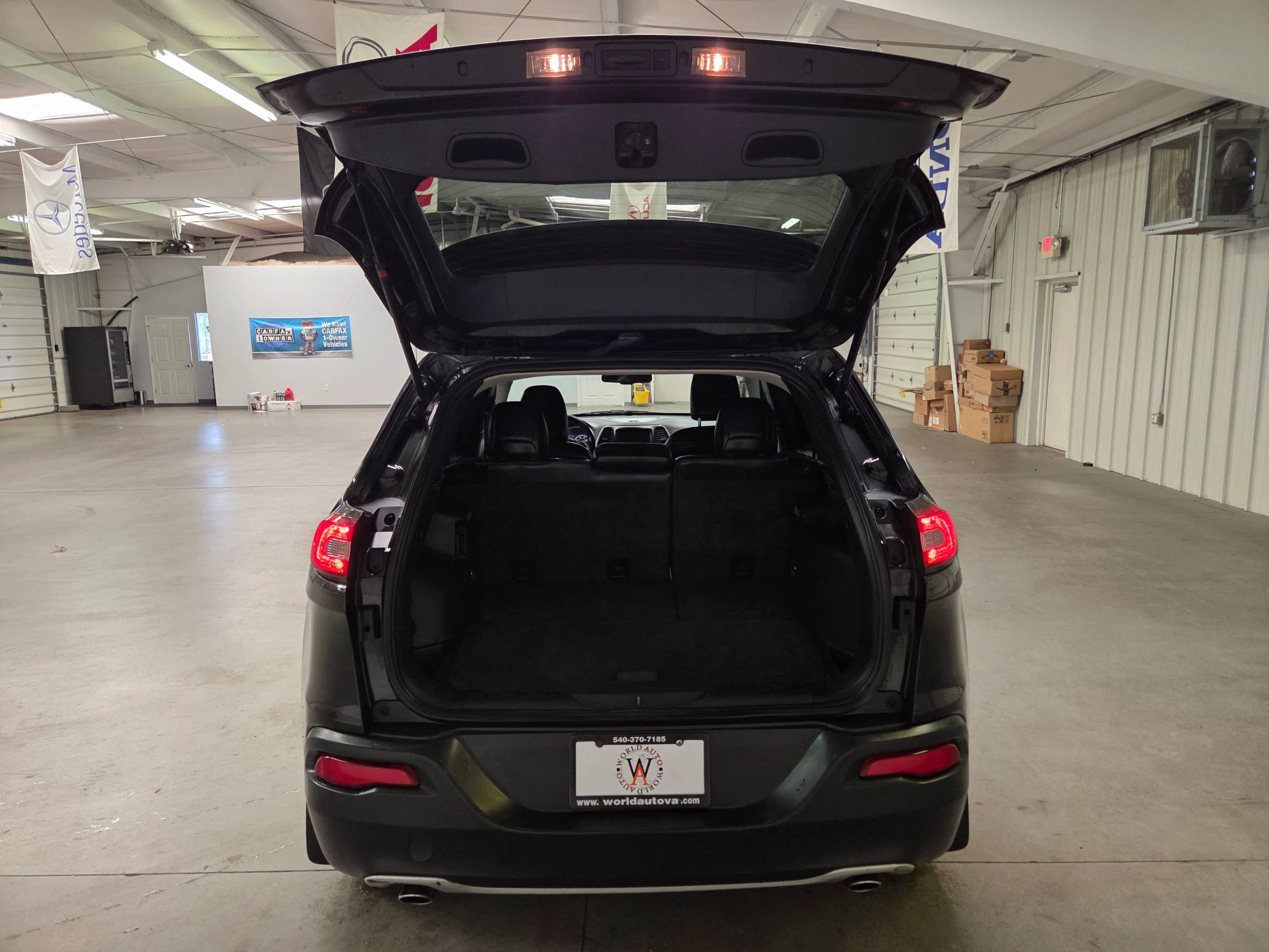 Used 2014 Jeep Cherokee Limited AWD/4WD image 36