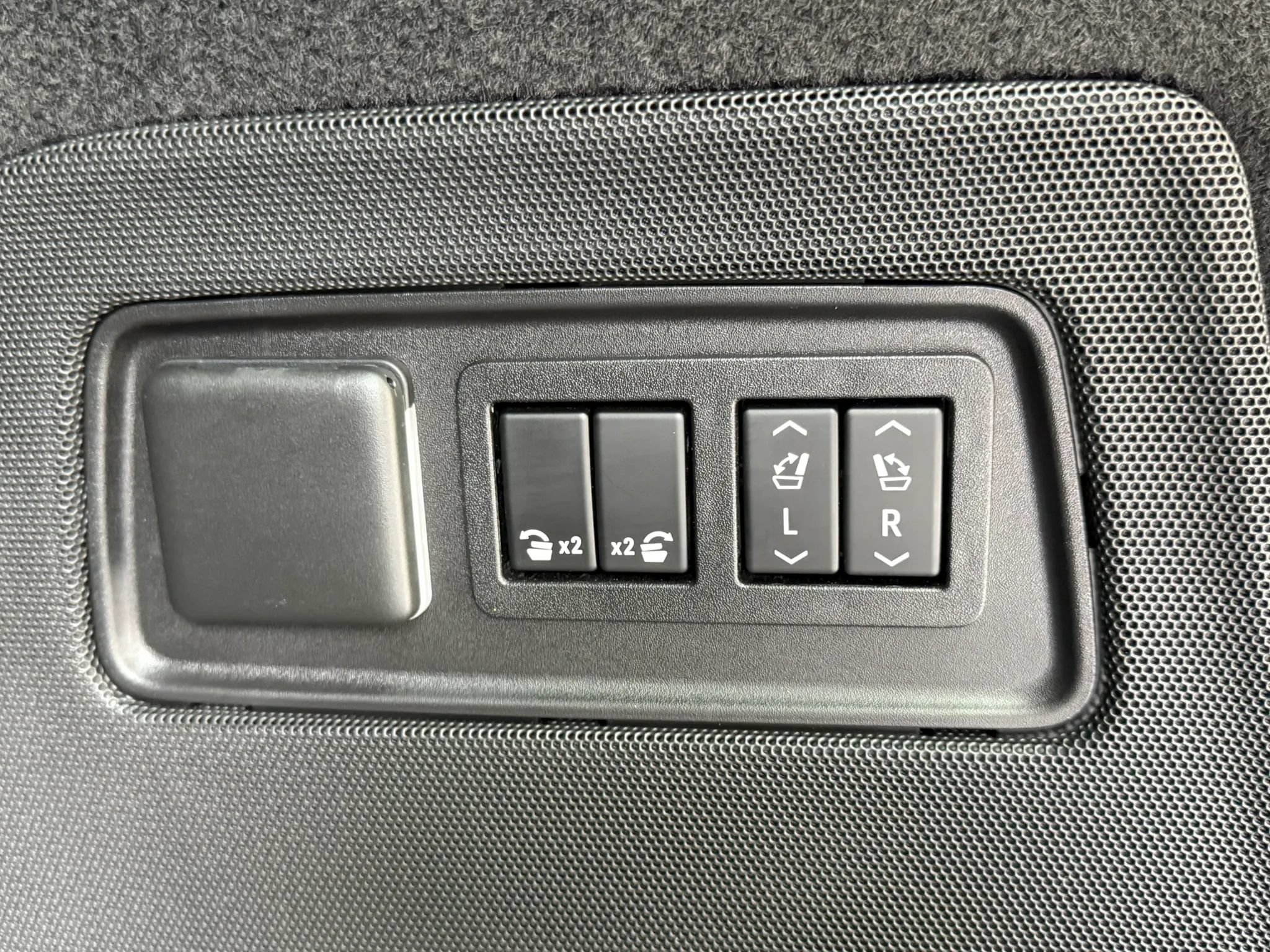 Used 2022 Cadillac Escalade ESV Luxury AWD/4WD image 35