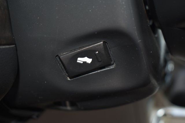 Used 2013 Dodge Grand Caravan SXT w/ Rear Park Assist Pkg image 16