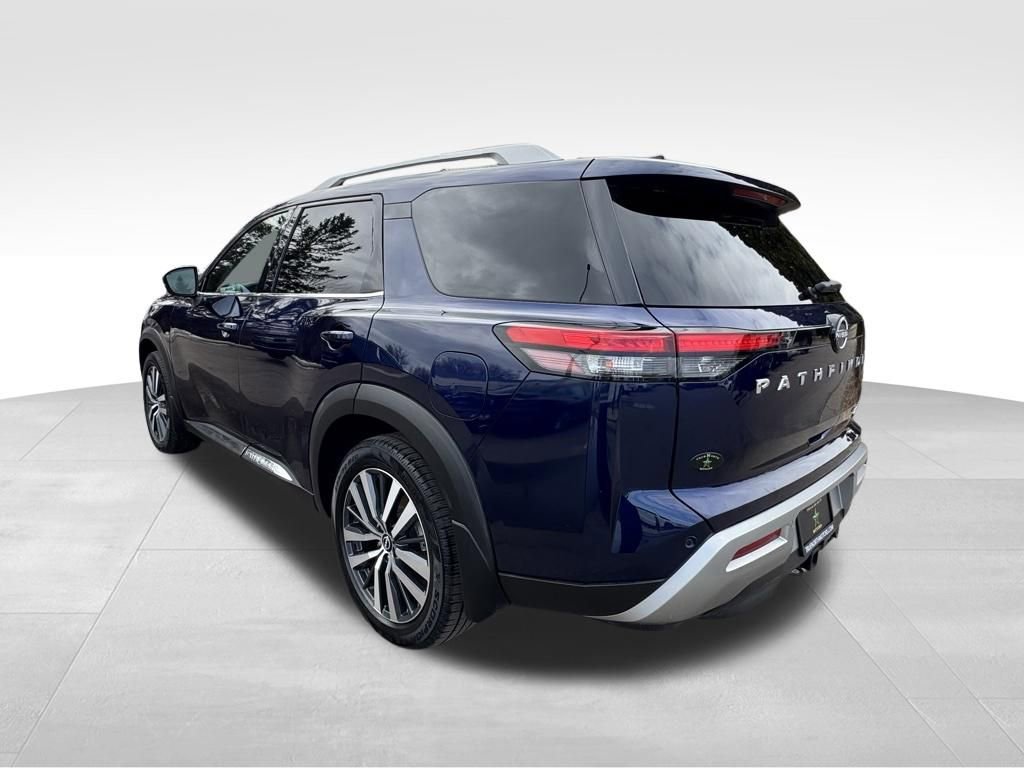 Used 2022 Nissan Pathfinder Platinum image 10