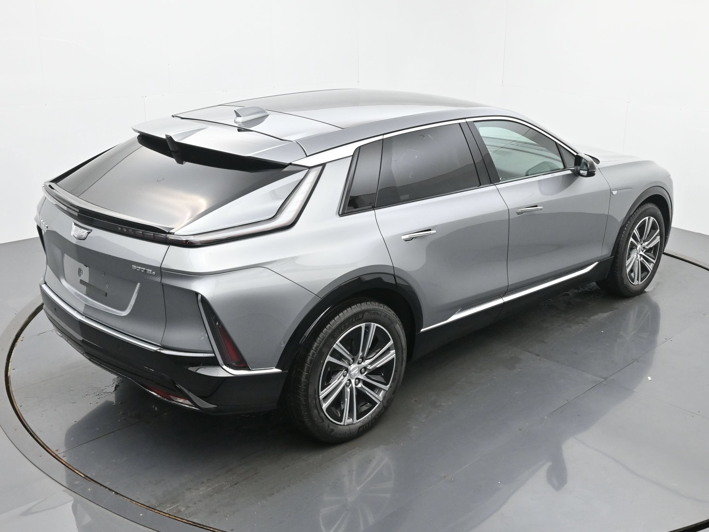 New 2026 Cadillac Lyriq Luxury w/ LPO, Floor Liner Package AWD/4WD image 27