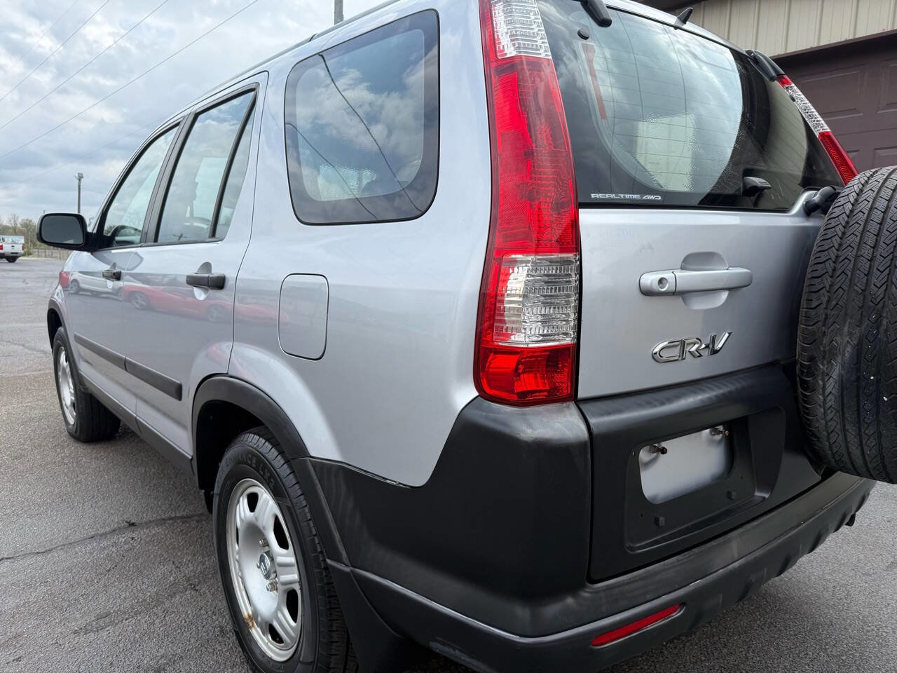 Used 2005 Honda CR-V LX image 16