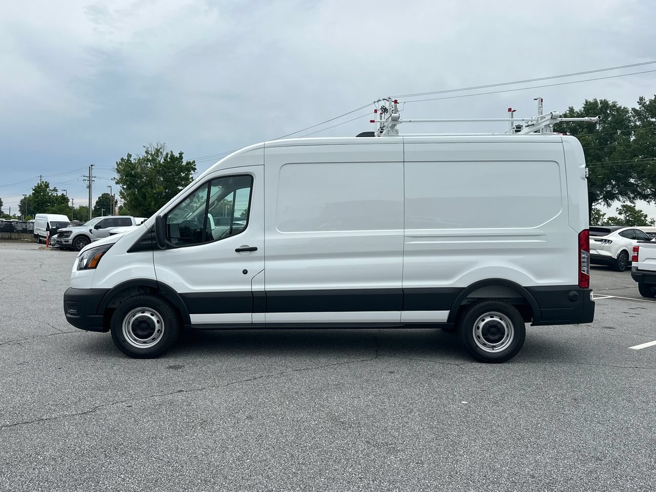 New 2026 Ford Transit 250 148 Medium Roof w/ Load Area Protection Package RWD image 9