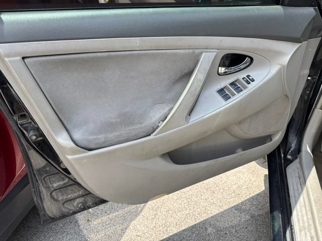 Used 2010 Toyota Camry LE FWD image 9