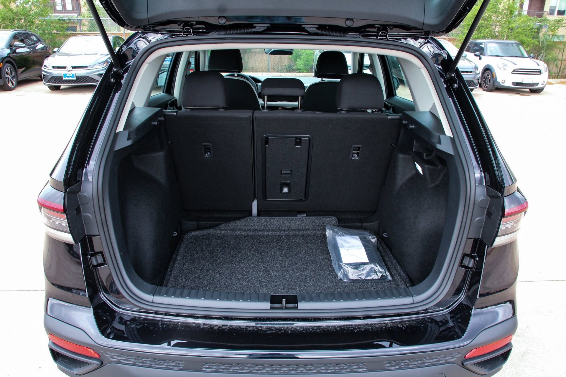 New 2026 Volkswagen Taos SE FWD image 29