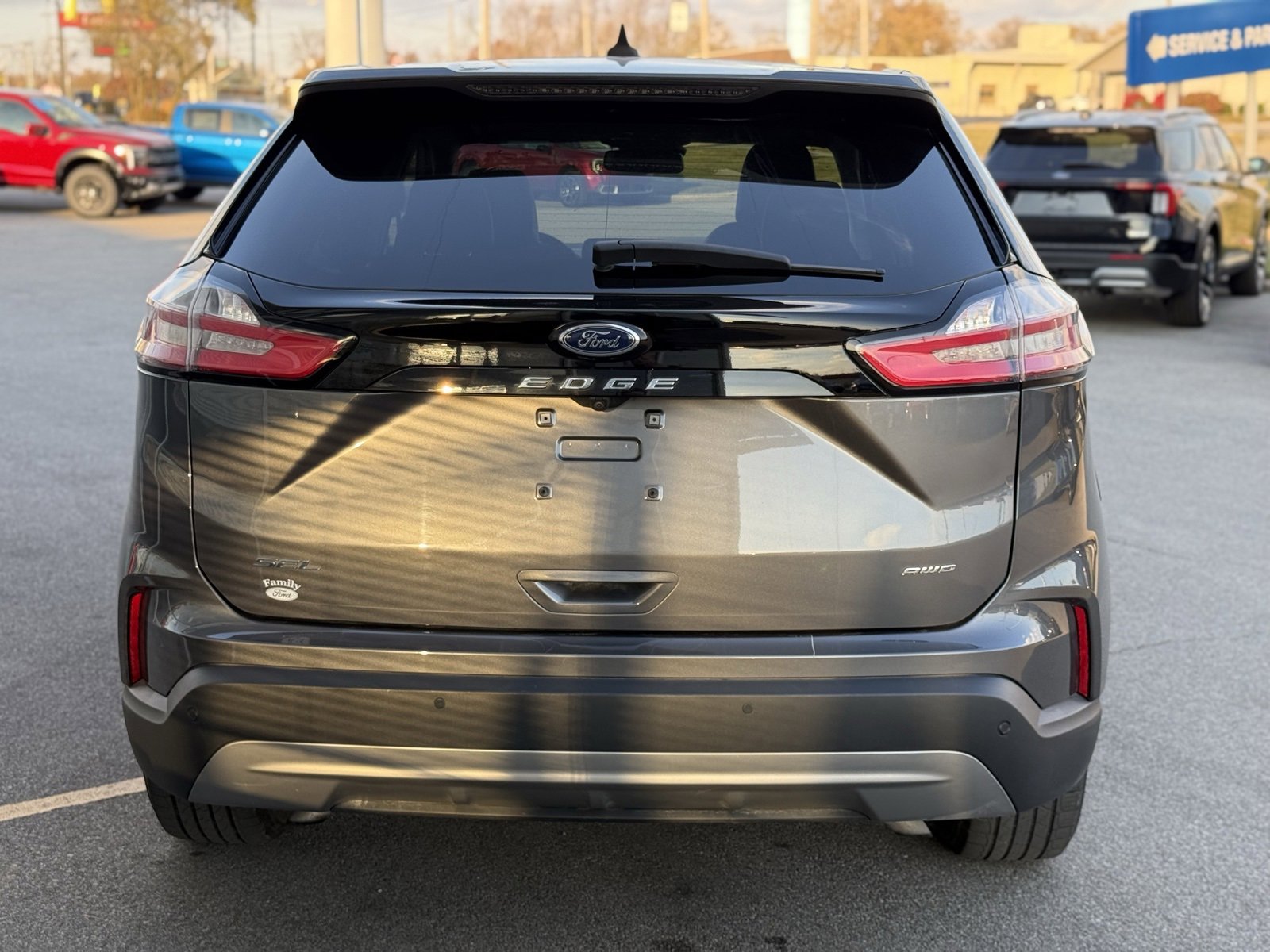 Used 2024 Ford Edge SEL w/ Convenience Package image 4