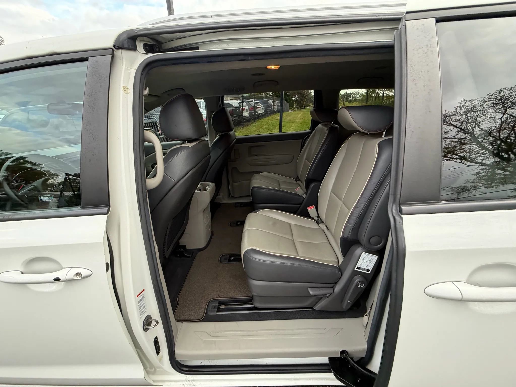 Used 2016 Kia Sedona LX w/ LX Essentials Premium Package image 19