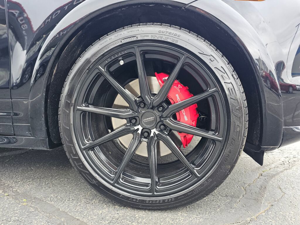 Used 2013 Porsche Cayenne GTS AWD/4WD image 9