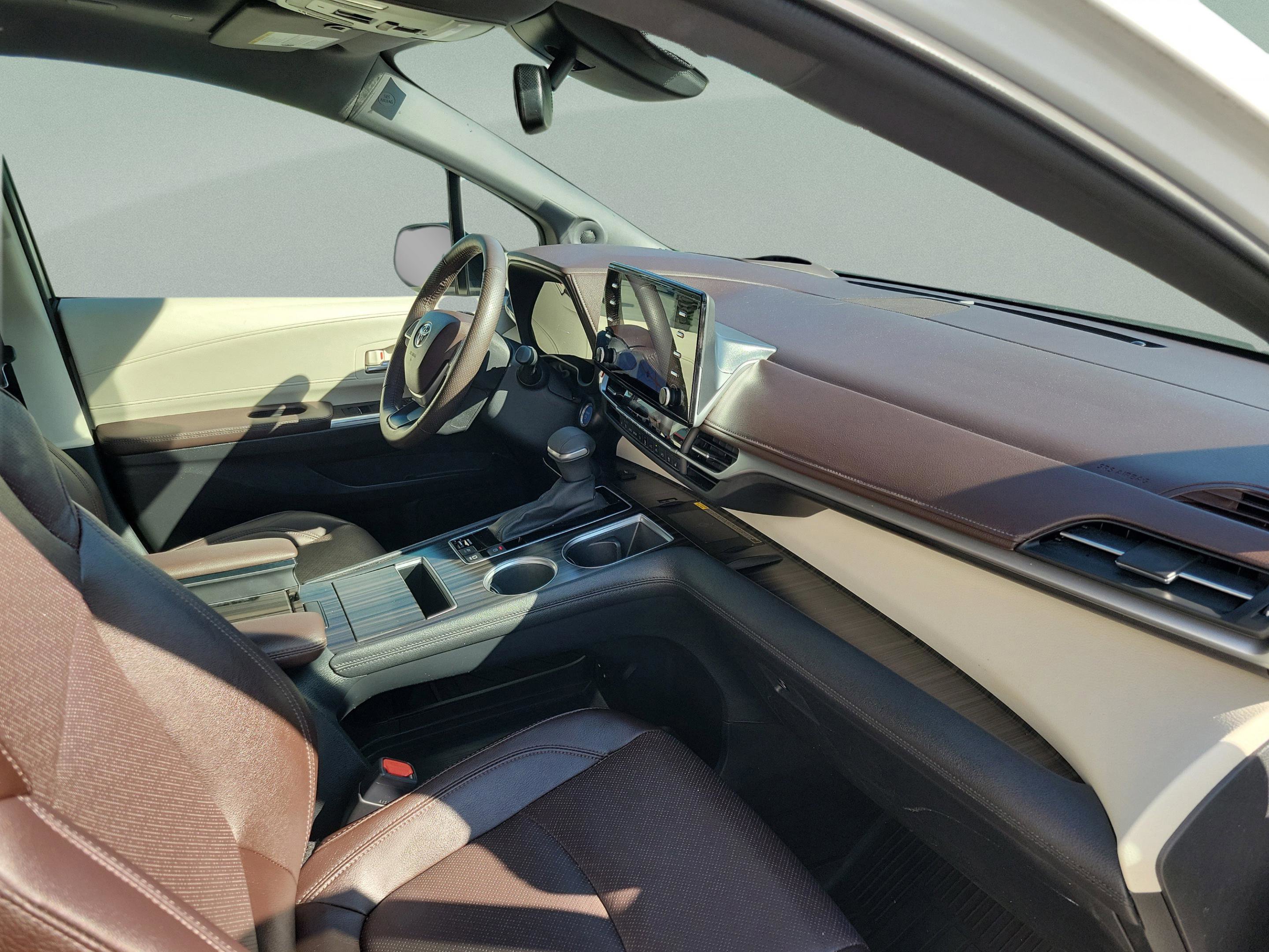 Certified 2023 Toyota Sienna Platinum FWD image 7