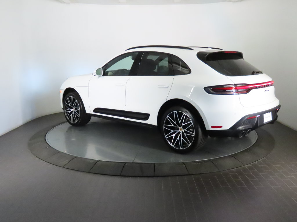 Certified 2026 Porsche Macan AWD/4WD image 3