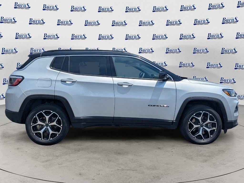 Used 2025 Jeep Compass Limited AWD/4WD image 2
