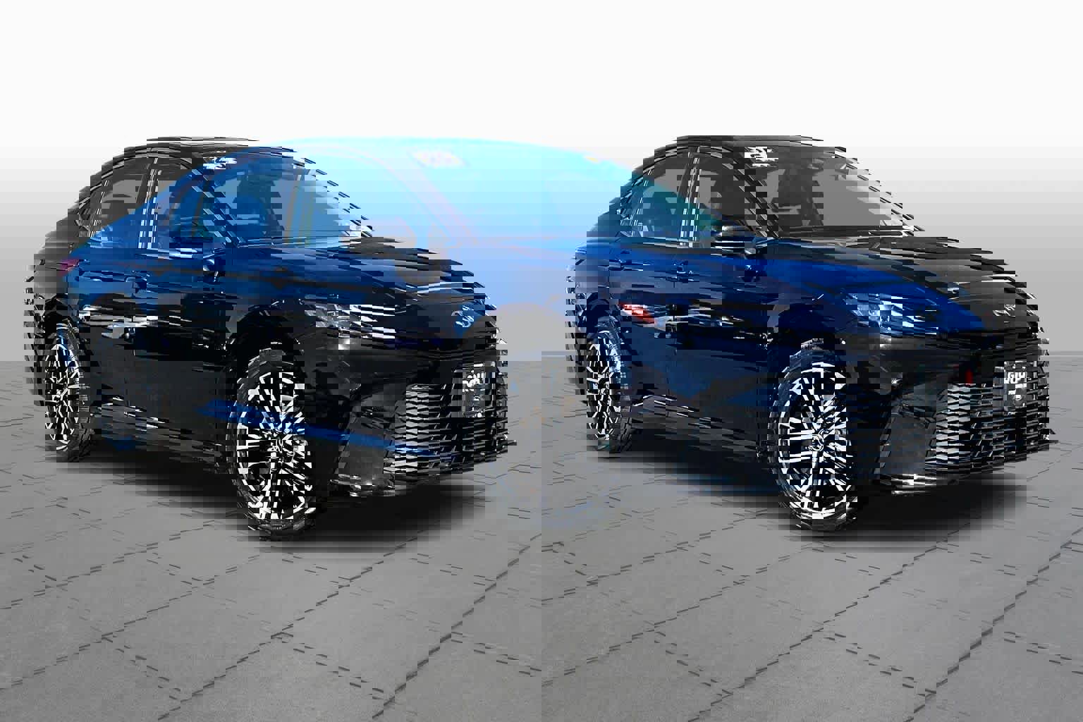 Used 2025 Toyota Camry XLE w/ Premium Package image 3