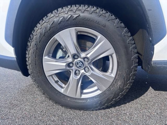 Used 2022 Toyota RAV4 XLE w/ XLE Grade Weather Package AWD/4WD image 10