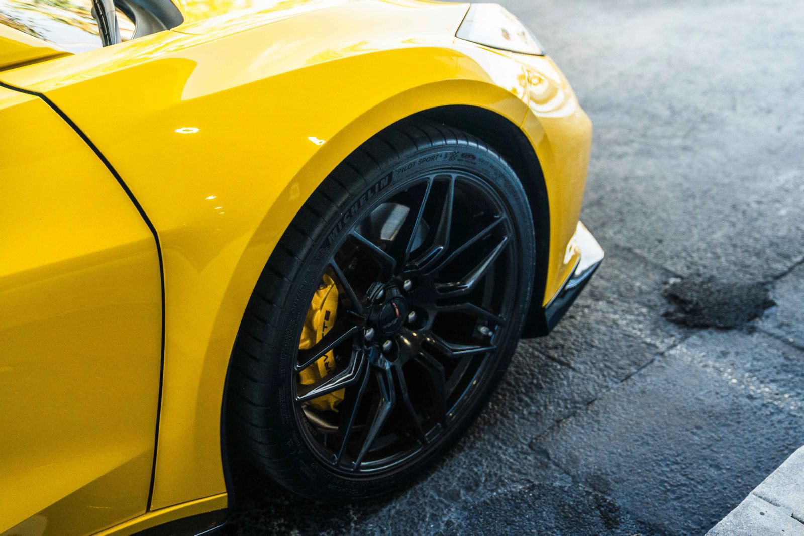 Used 2025 Chevrolet Corvette Z06 RWD image 16