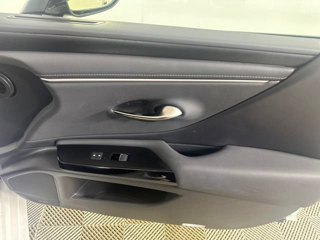 Used 2023 Lexus ES 300h Ultra Luxury FWD image 32