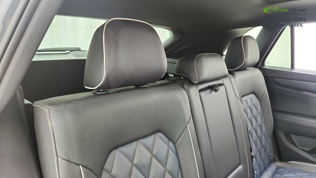 Used 2025 Volkswagen Atlas Cross Sport SEL Premium R-Line AWD/4WD image 28