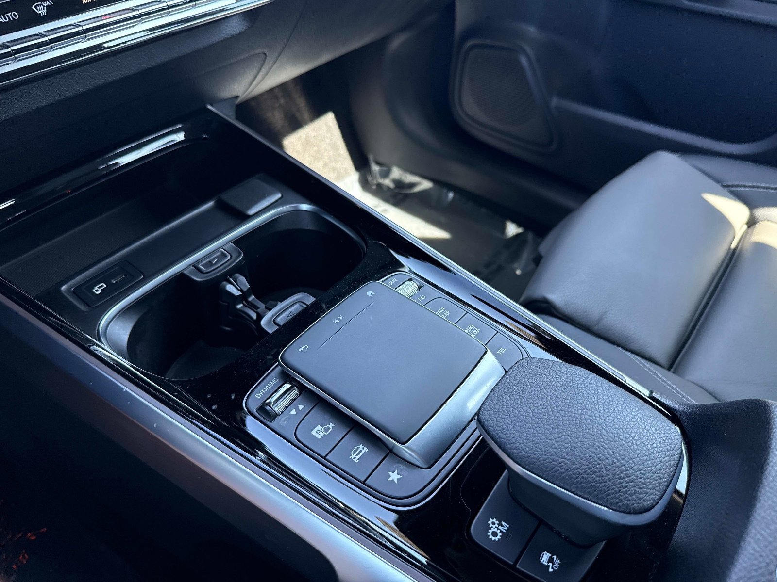 Certified 2022 Mercedes-Benz GLB 35 AMG 4MATIC image 28