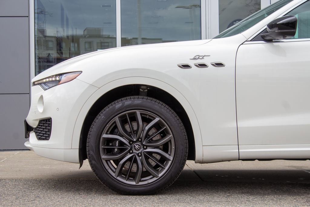 Used 2024 Maserati Levante GT Ultima AWD/4WD image 6