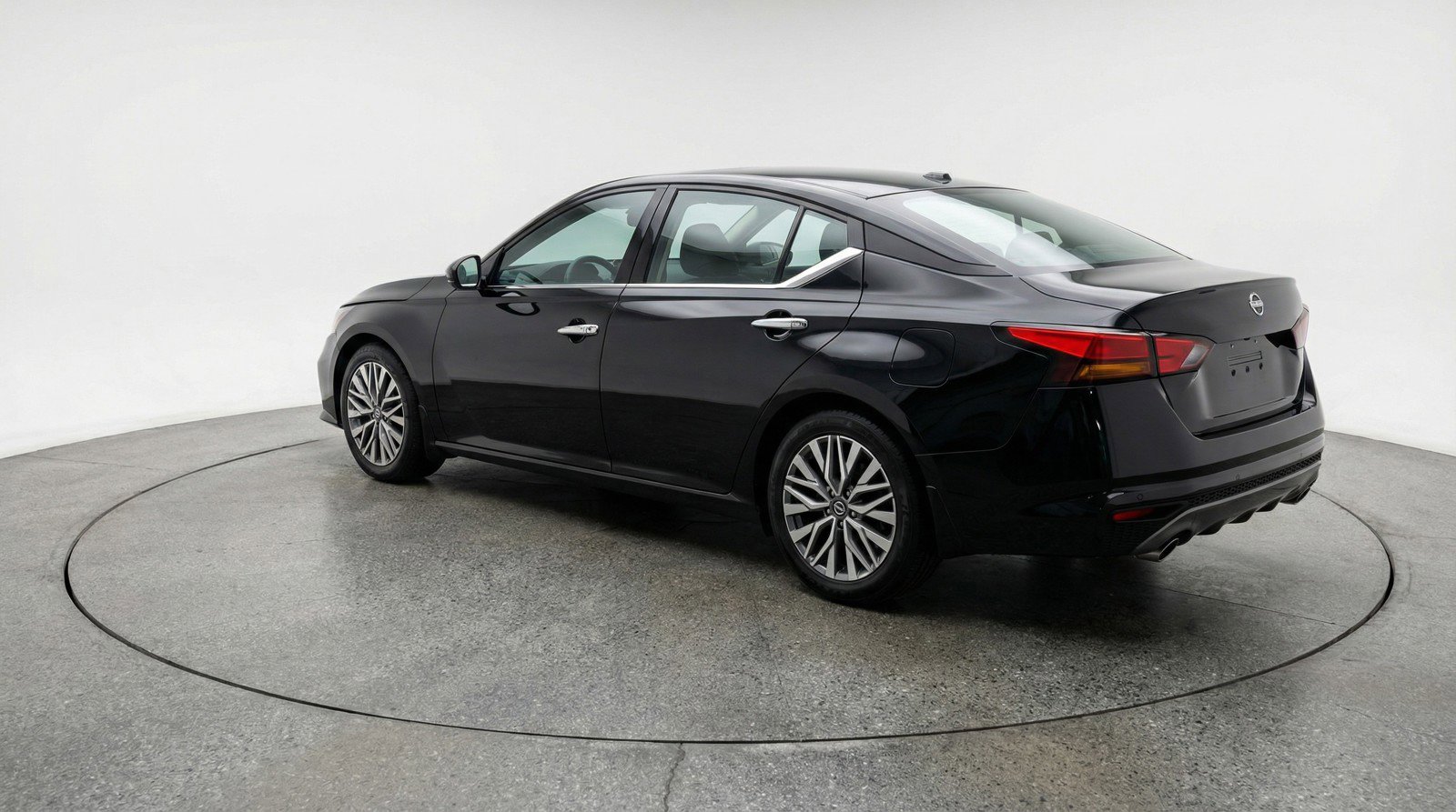 Used 2025 Nissan Altima 2.5 SV image 6
