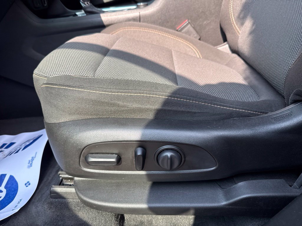 Used 2020 Chevrolet Traverse LT FWD image 9