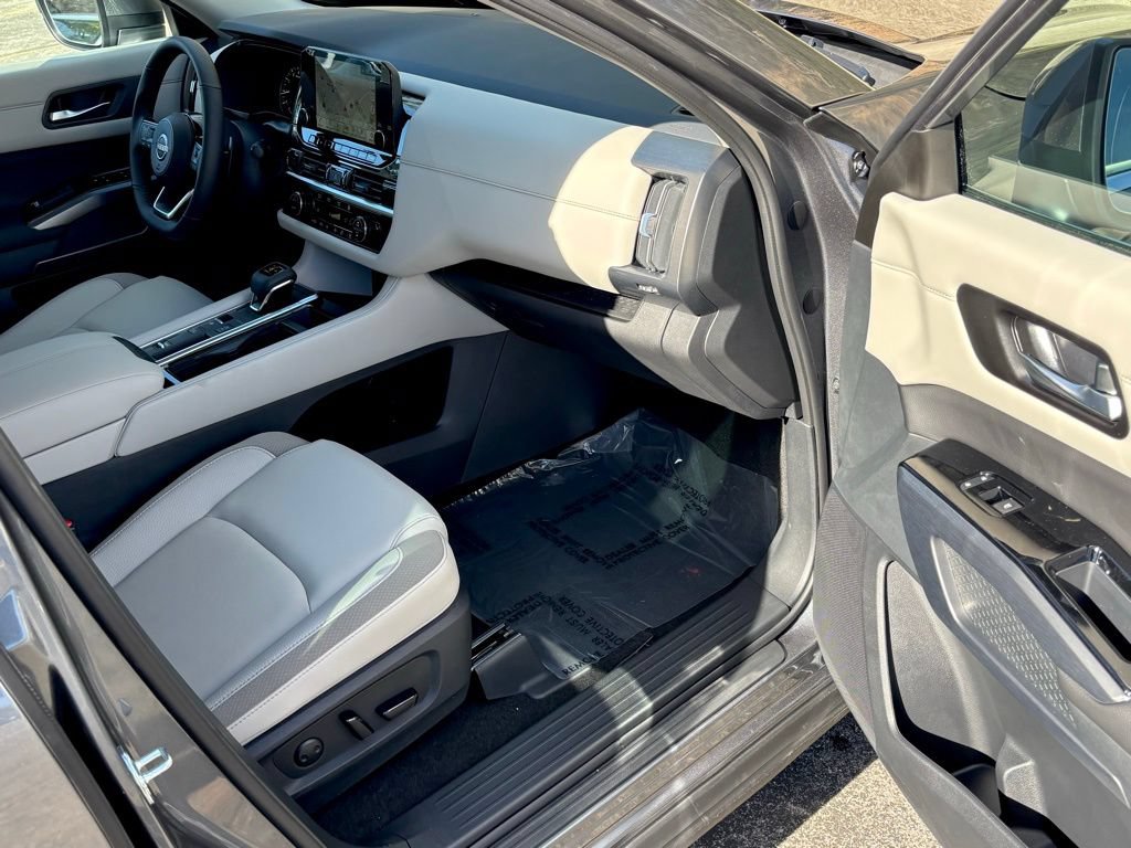New 2025 Nissan Pathfinder SL FWD image 25