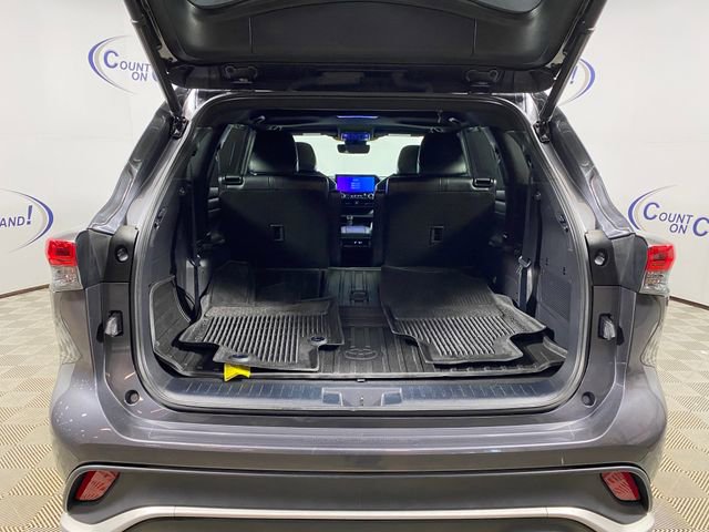Used 2023 Toyota Highlander XSE image 6